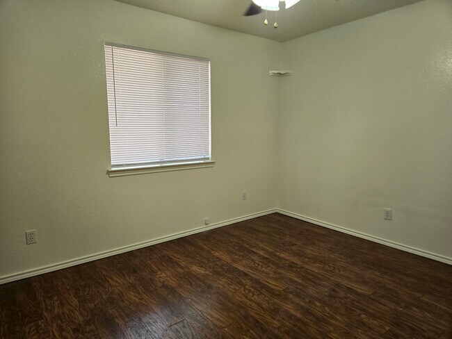 Building Photo - 1106 Buttercup Cir
