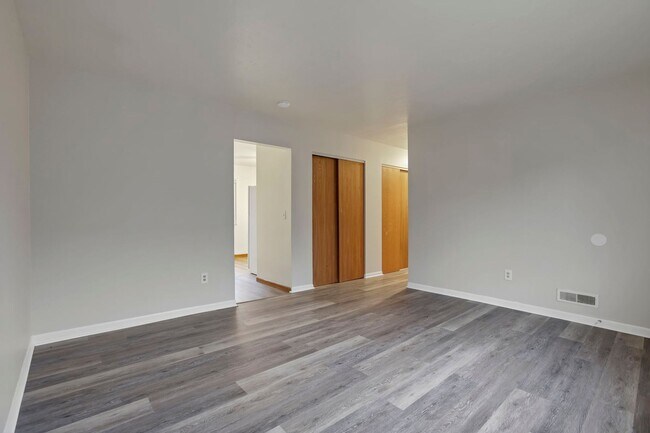 Building Photo - 2460-2462 Hiawatha St