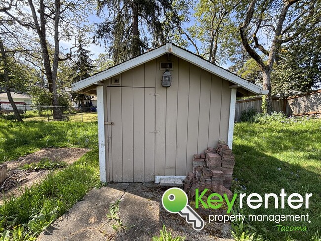 Building Photo - Gorgeous 3 Bed 1 Bath Home in Lakewood, WA!