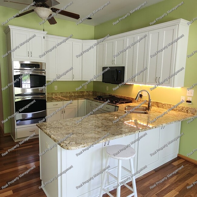 Building Photo - Gorgeous 4 Bedroom Ranch