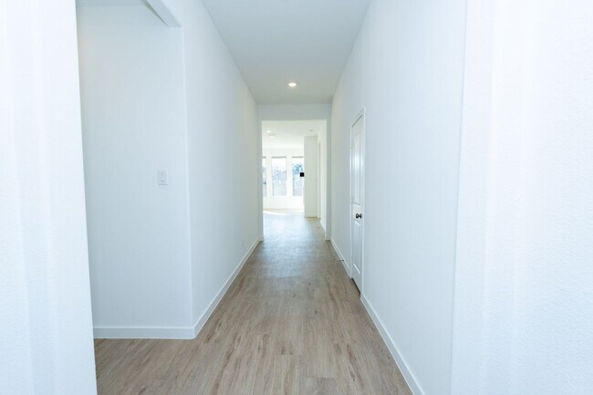 Building Photo - BRAND NEW 2025 Construction - 4BR/3BA Single-Family Home in Northlake Estates