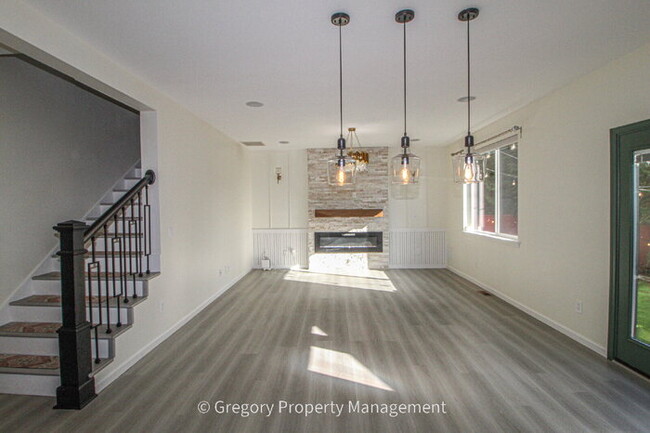 Building Photo - Beautiful and Modern Two-Story Home in Great Millcreek Location! 3 Bedrooms, 2.5 Bathrooms, Spaci...