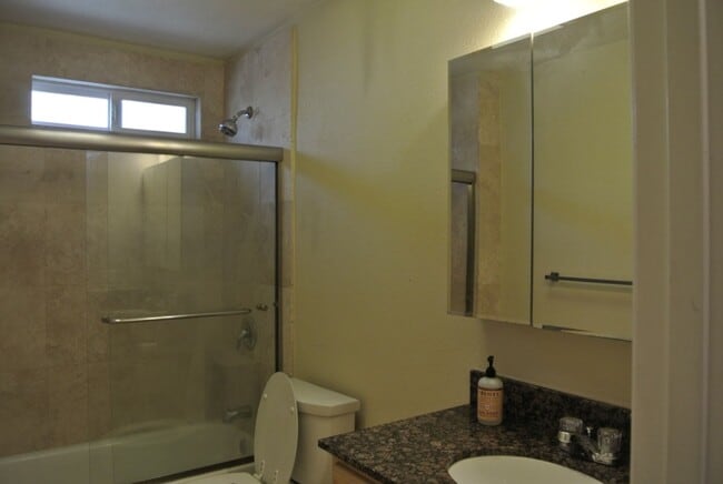 Building Photo - 2Bed/1Bath Condo Near Mesa College in San ...