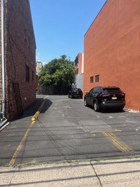 Building Photo - 340 1st St