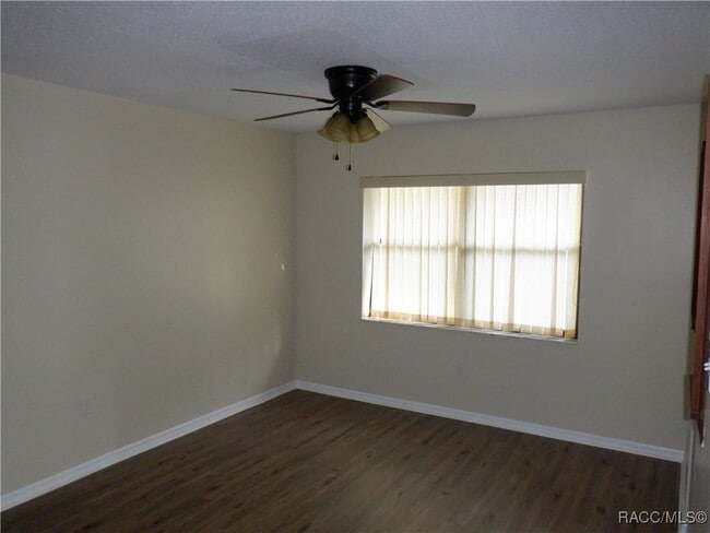 Building Photo - 281 E Falconry Ct