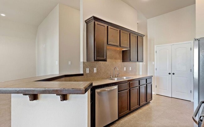 Building Photo - 42189 Broad Walk Ave
