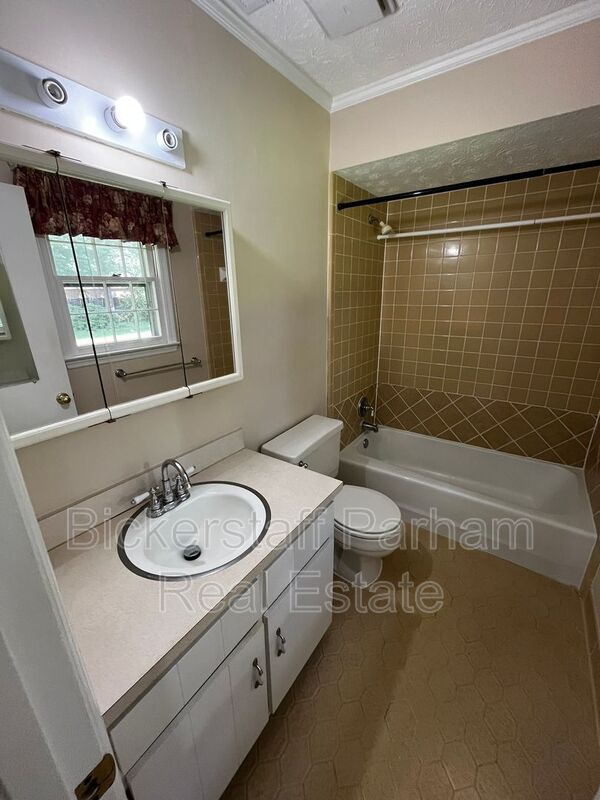 Building Photo - 6608 Highridge Dr