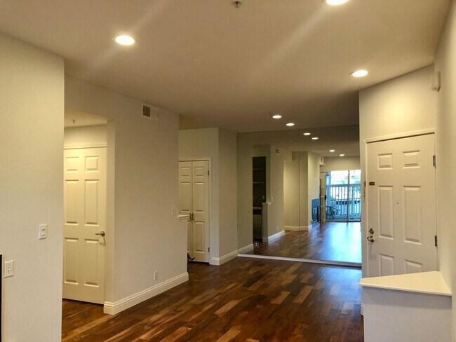 Building Photo - Ideal Location. .. Walk to Bart, Costco, Starbucks, Trader Joes, Kaiser Hospital