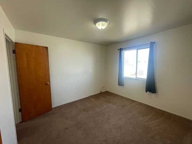 Building Photo - A 3 bedroom and 2 bathroom home in San Bruno!