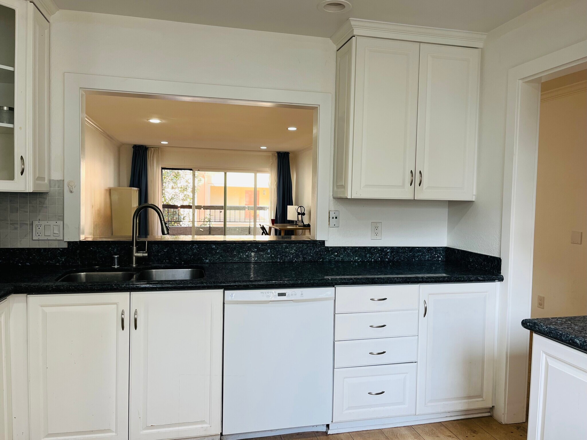 Building Photo - 3525 Lebon Dr