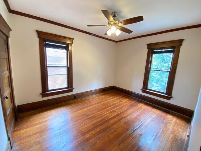 Building Photo - Hunter Ave 1045-1047 GW2