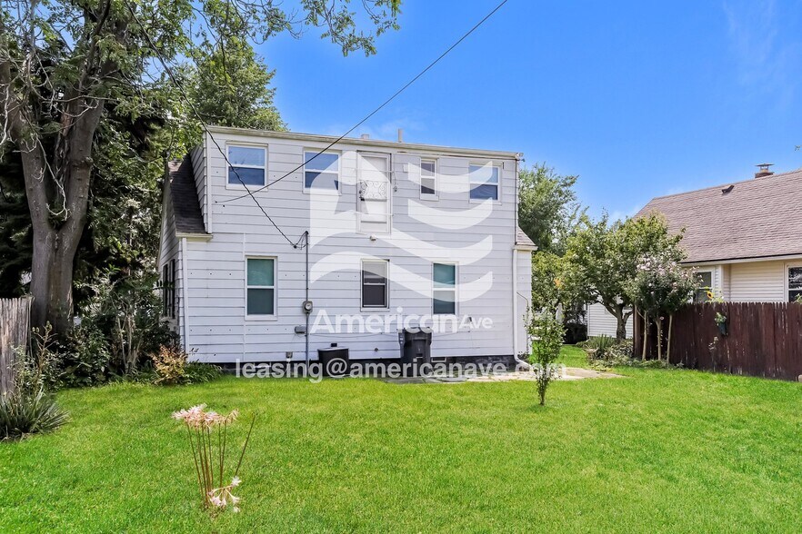 Building Photo - 611 W Wayne St