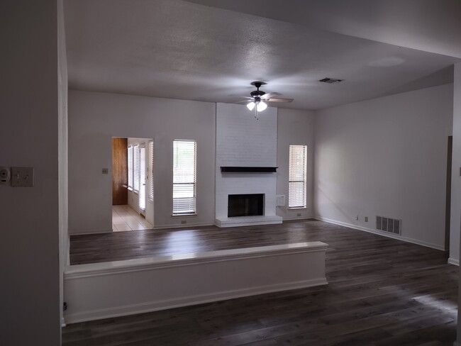 Building Photo - 13722 Hunters Hawk