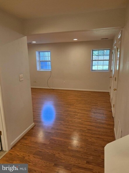 Building Photo - 404 Pendleton Ln
