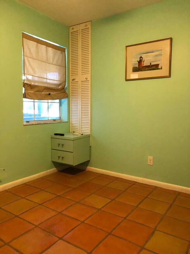 Building Photo - 1515 NE Beacon Dr