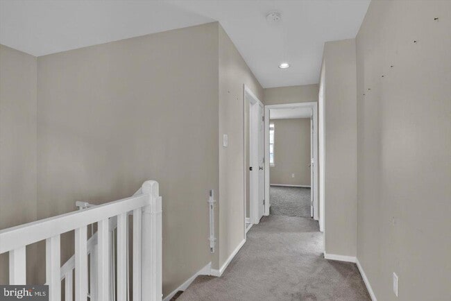 Building Photo - 751 Chanticleer