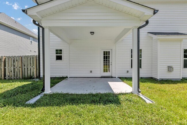 Building Photo - House Available NOW!