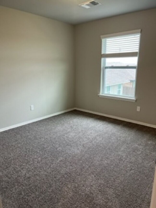Building Photo - FIRST MONTH FREE!