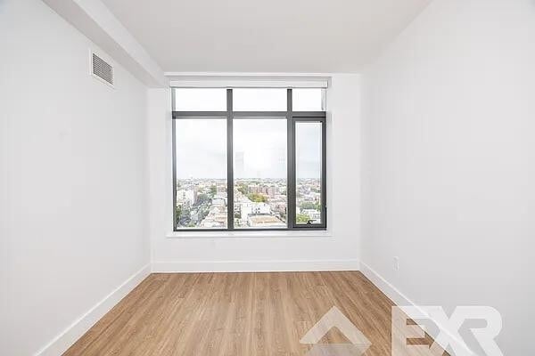 Building Photo - 2230 Cropsey Ave