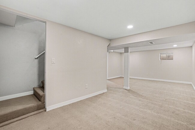 Building Photo - Renovated Duplex Available in Arvada!