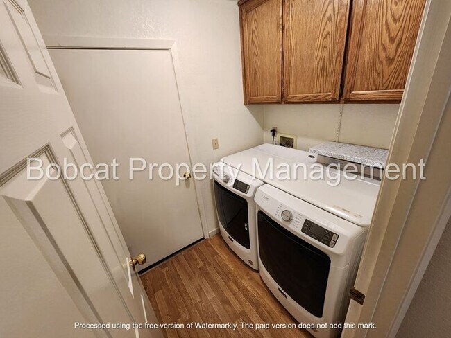 Building Photo - 1740 Cedarwood Dr
