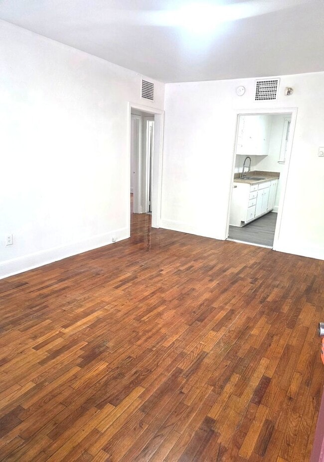 Building Photo - Two Bedroom Apt For Rent in Sumter SC! Two Weeks FREE!