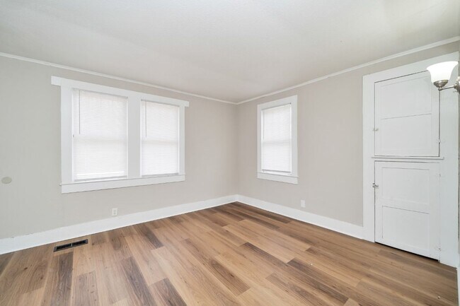 Building Photo - Charming & Fully Renovated Home – Act Fast!