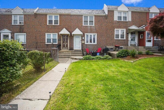 Building Photo - 7334 Woodcrest Ave