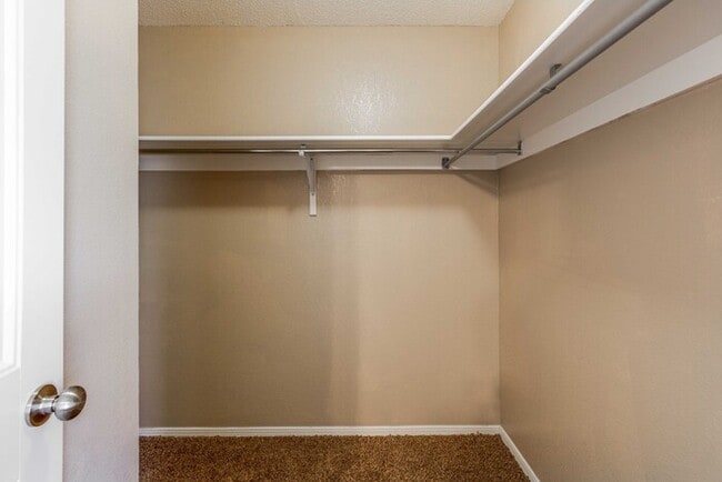 Building Photo - Charming Santa Fe style home in Tierra Del Este Subdivision.