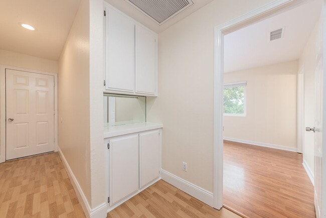 Building Photo - 3bd/2ba Single Story Vista Home With A/C