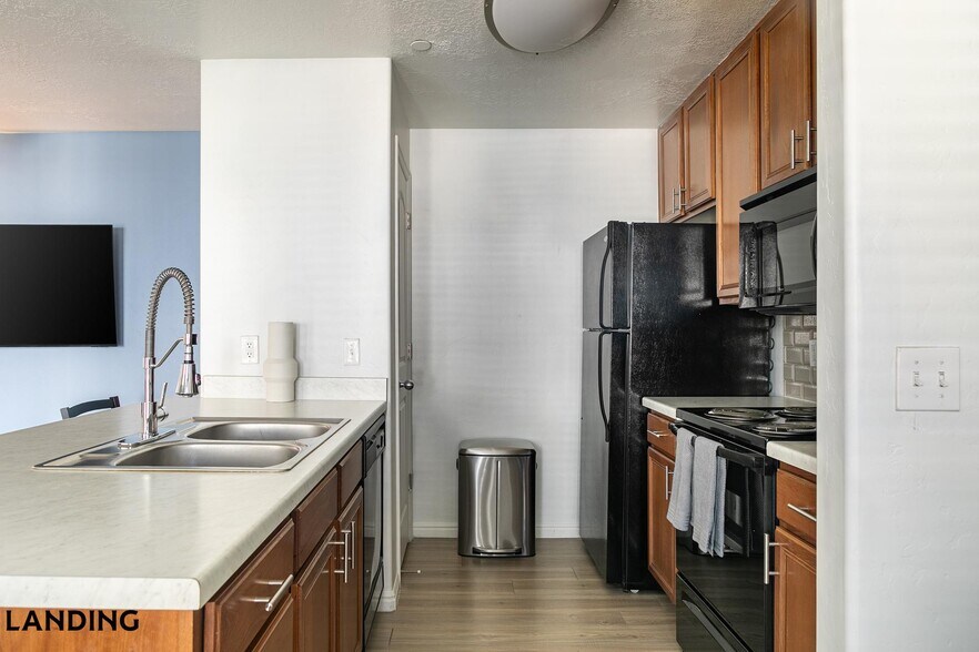 Building Photo - 5657 W Barn Rd