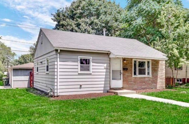 Building Photo - 2320 170th St