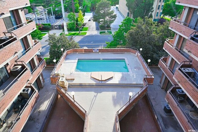Building Photo - Modern Downtown Condo at Arlington Place