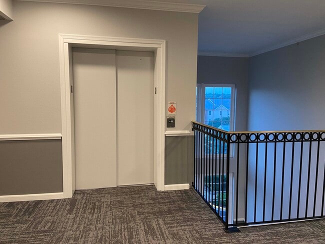 Building Photo - 1521 Spring Gate Dr
