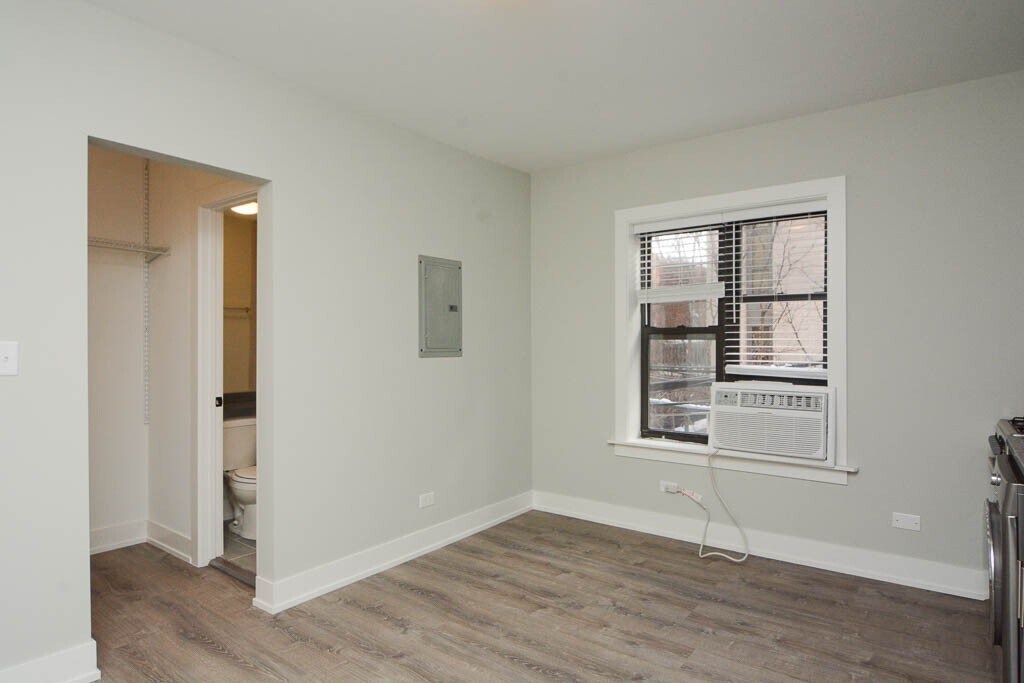 Building Photo - 432.5 W Belden Ave