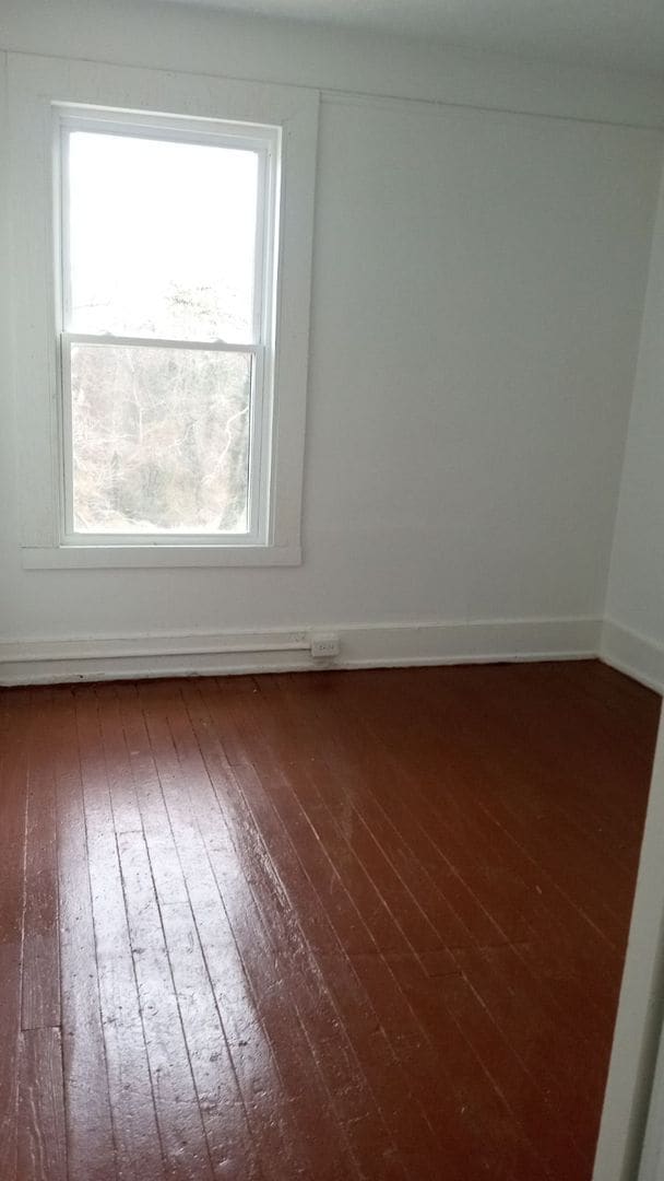 Building Photo - 5 Bedroom 1 Bath Available to Rent for $95...