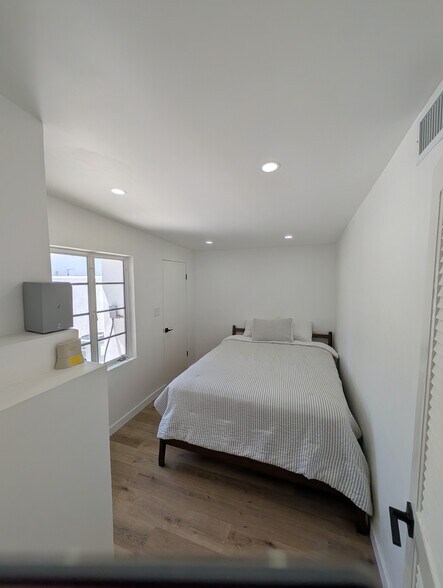 Building Photo - 221 Avenida Ortega