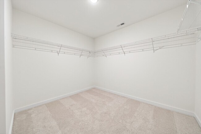 Building Photo - 404 Old Spg Ln