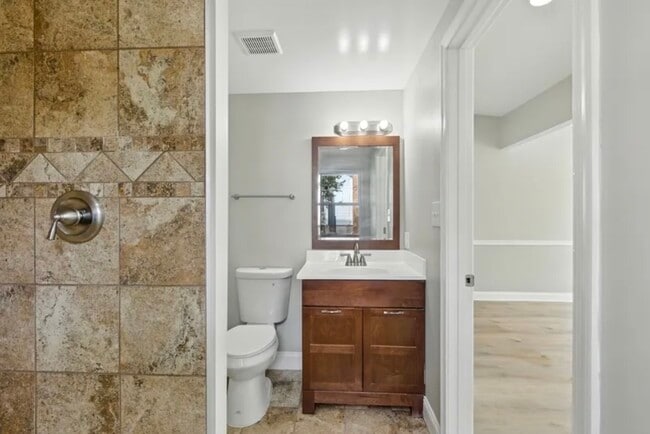 Building Photo - Rolling Rd2