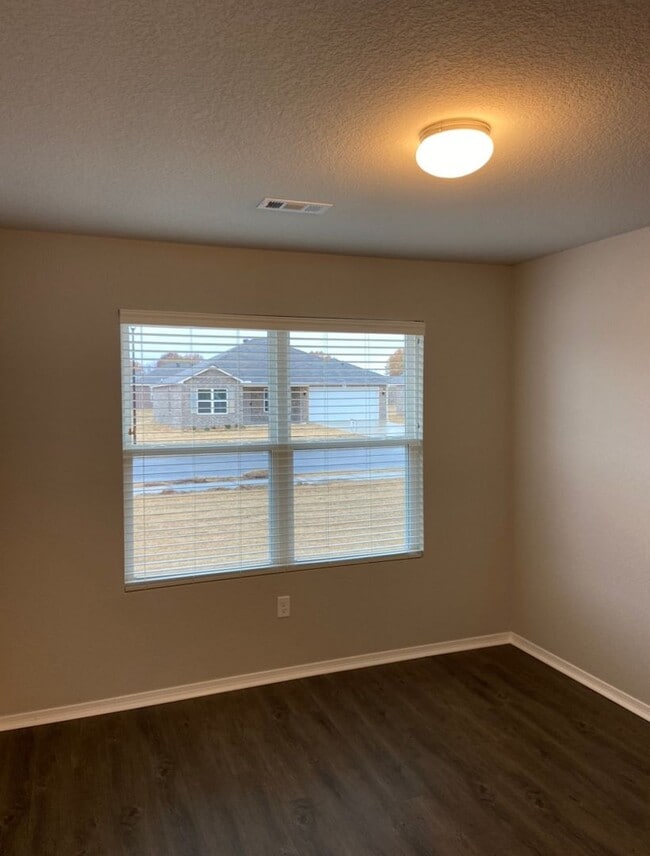 Building Photo - *Pre-leasing* Four Bedroom | Two Bath Home...