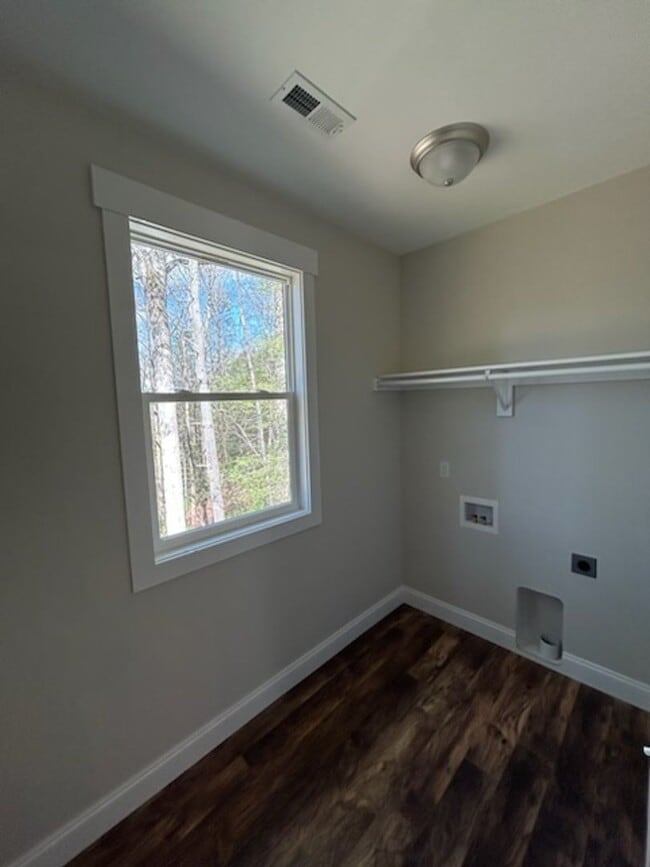 Building Photo - Well Maintained Home