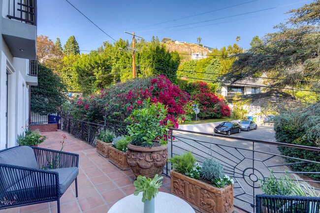 Building Photo - 1531 Marmont Ave