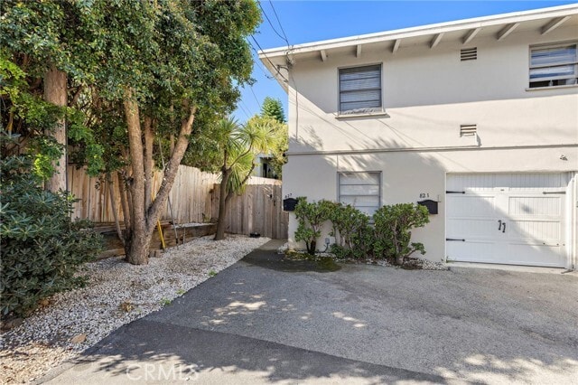 Building Photo - 827 Catalina St