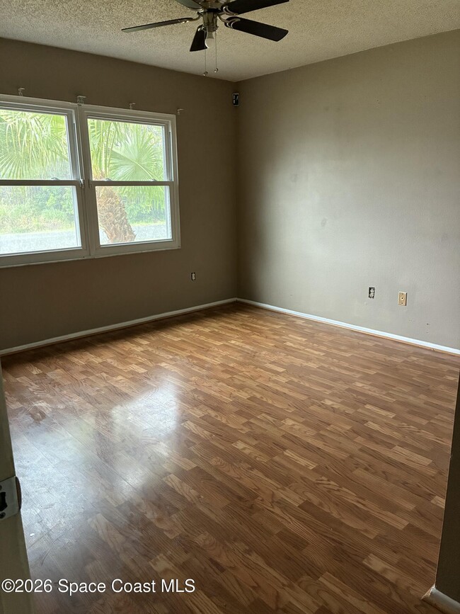 Building Photo - 890 Serenade St NW