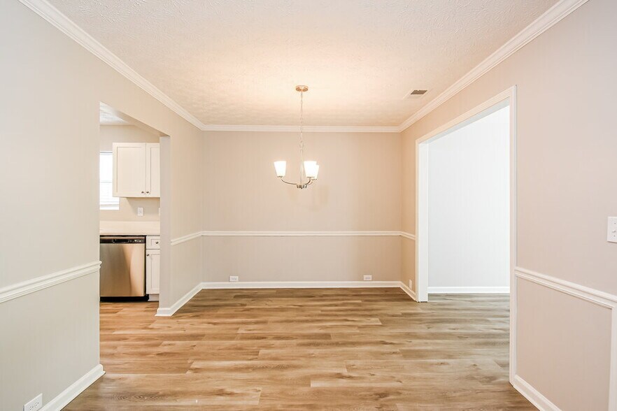 Building Photo - 2816 Golden Club Bend