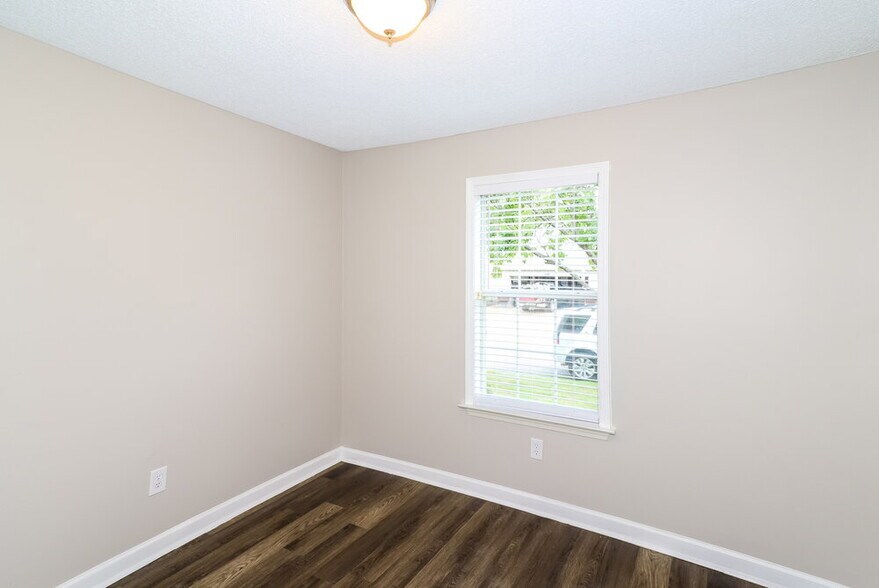 Building Photo - 1123 Dove Hollow Cir W