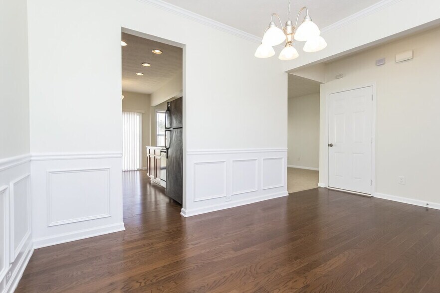 Building Photo - 815 Forsythia Way