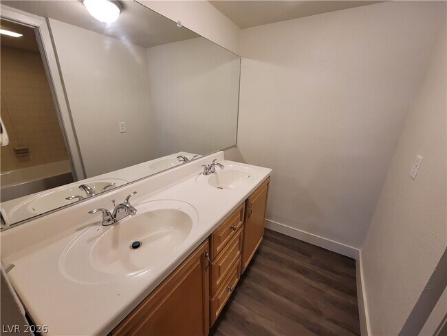 Building Photo - 3364 Royce Ct