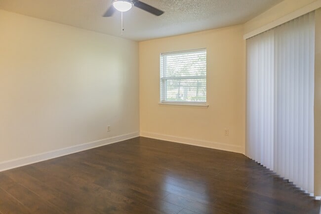 Building Photo - 5615 San Juan Ave