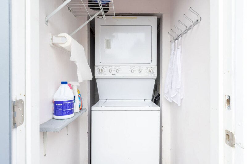 Building Photo - 88 Hutchinson St